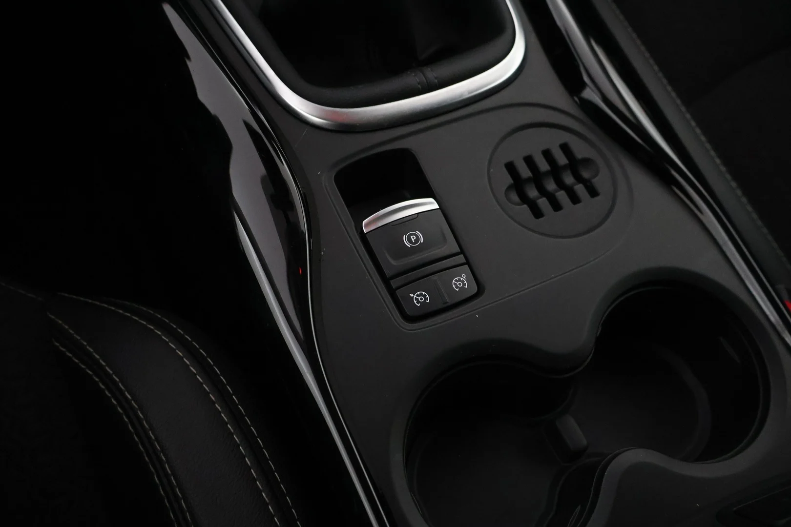 Car Image - 1UCUYW1Pb9Mzou8NNvlKFf