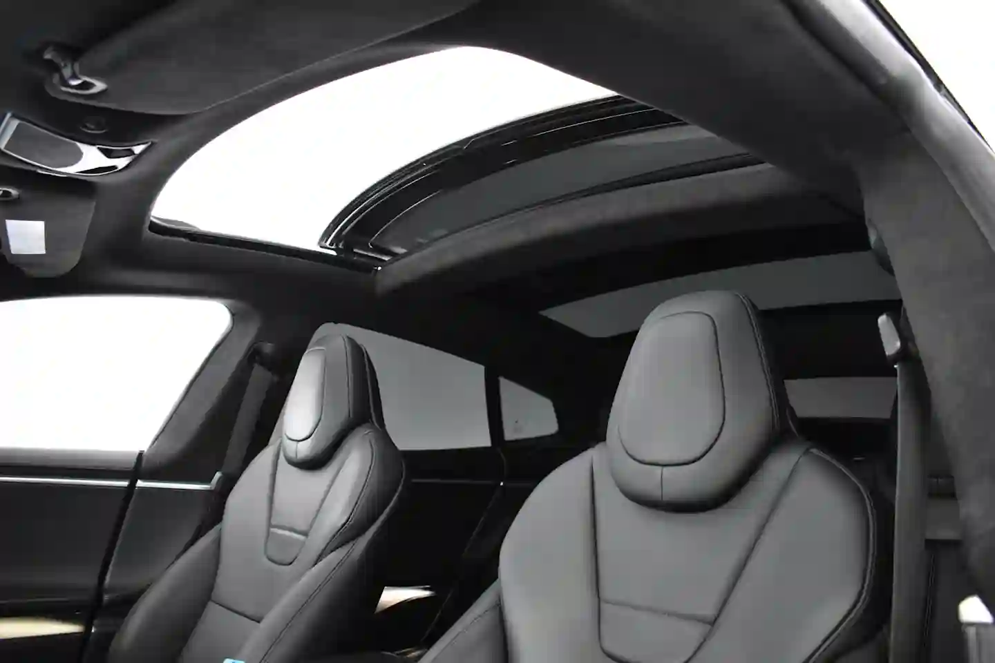 Car Image - 3YQEq5qONcXinWyDLMH2DL