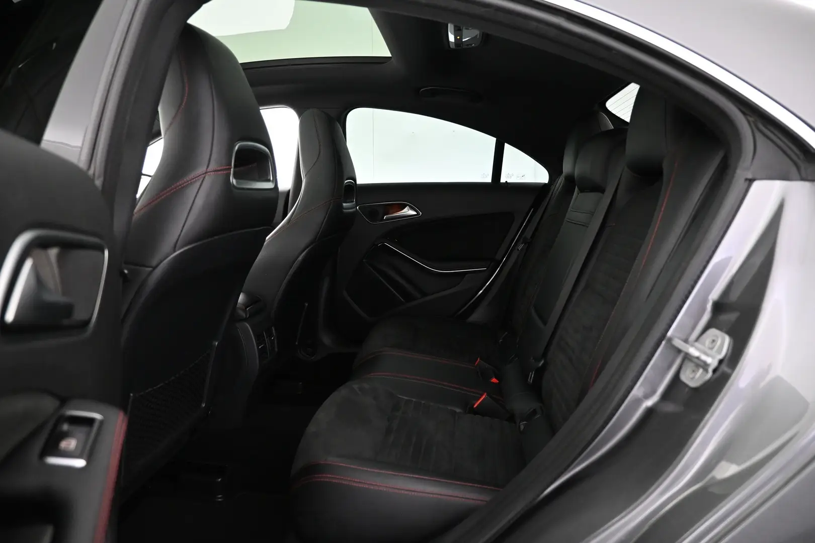 Car Image - 2SwKqRcRaUFfAt1ioTcqmF