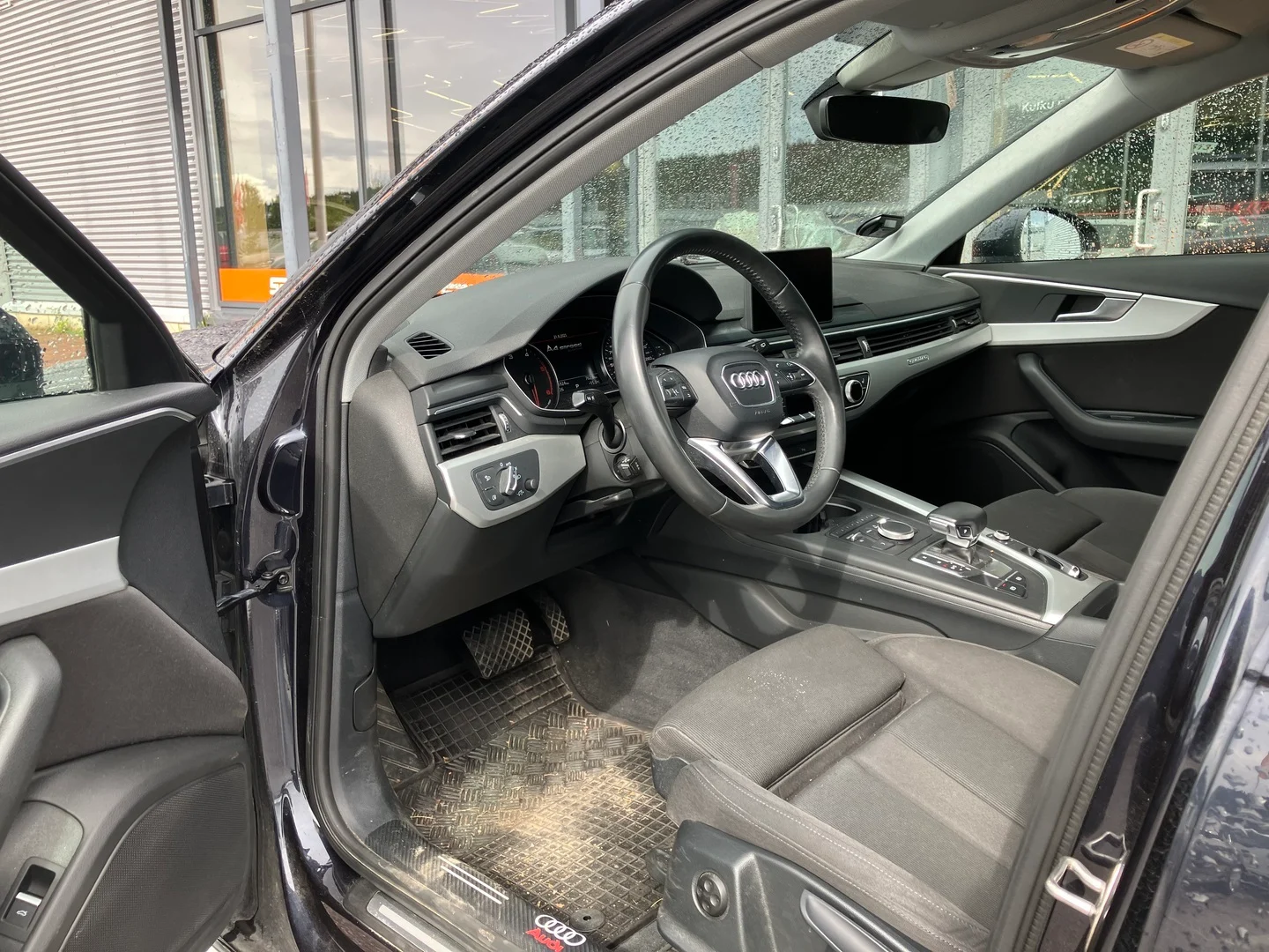 Car Image - 1hyBkQOQub7IfR1SgFIsSt