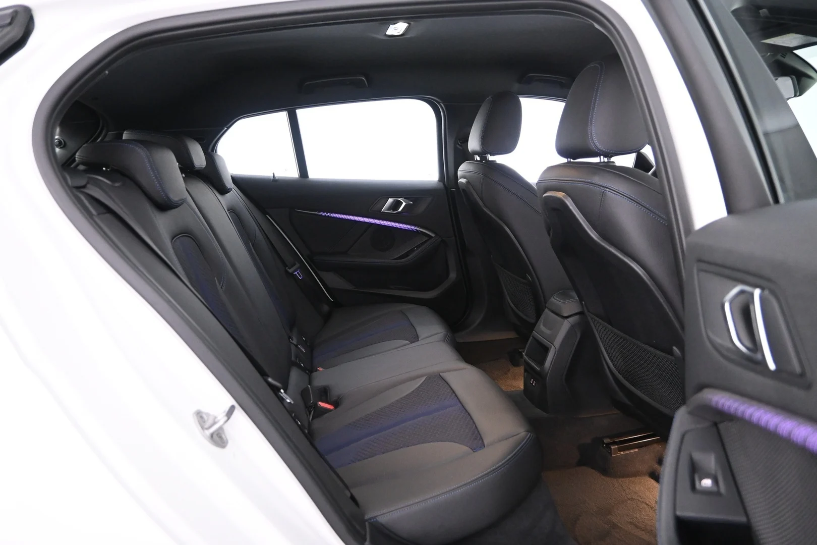 Car Image - 2tPVJz7hx9YX3kQhoRIDI2