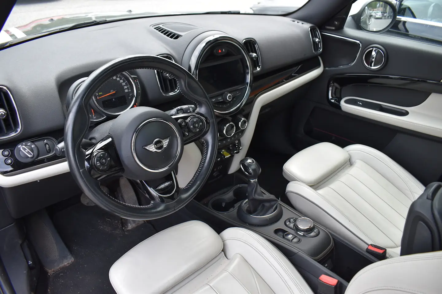 Car Image - 6da26LLYS5MV2oKUA1M9aV