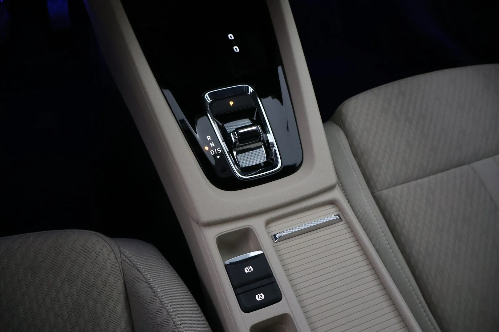 Car Image - 19PTbuBHPIkFgw70spmxKF