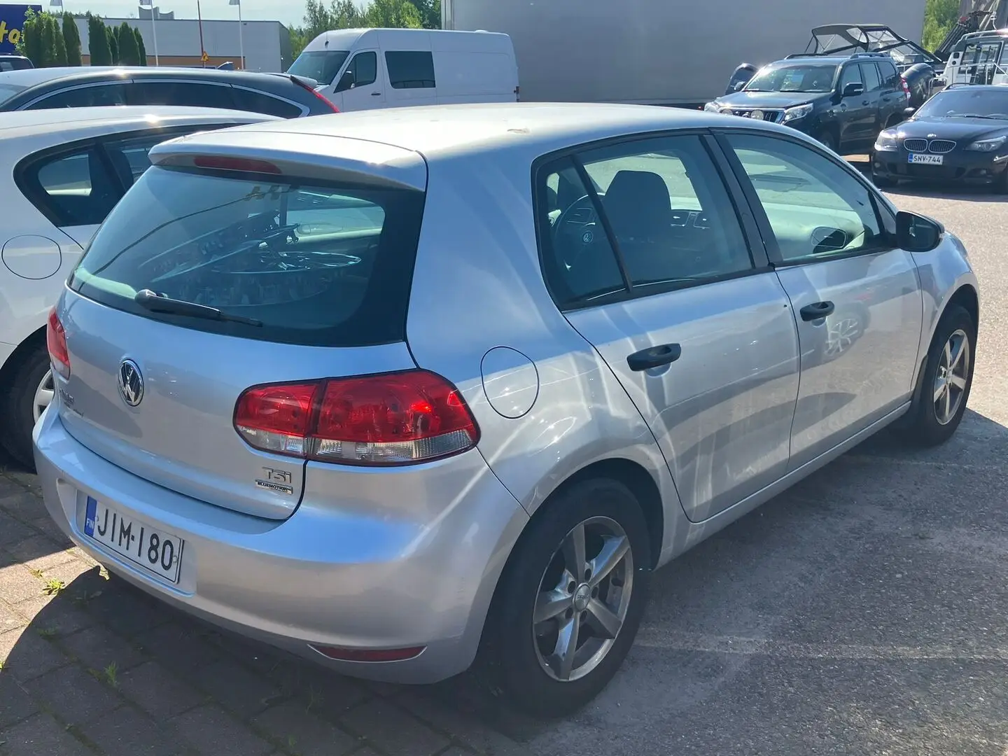 Car Image - zStA2JYQhgx1bFcW5E1LI