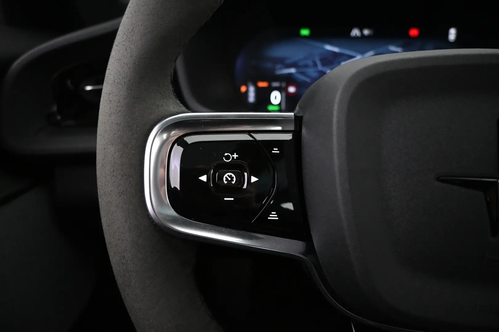 Car Image - JQG8Y4h8RvSYW9tK4zwyN