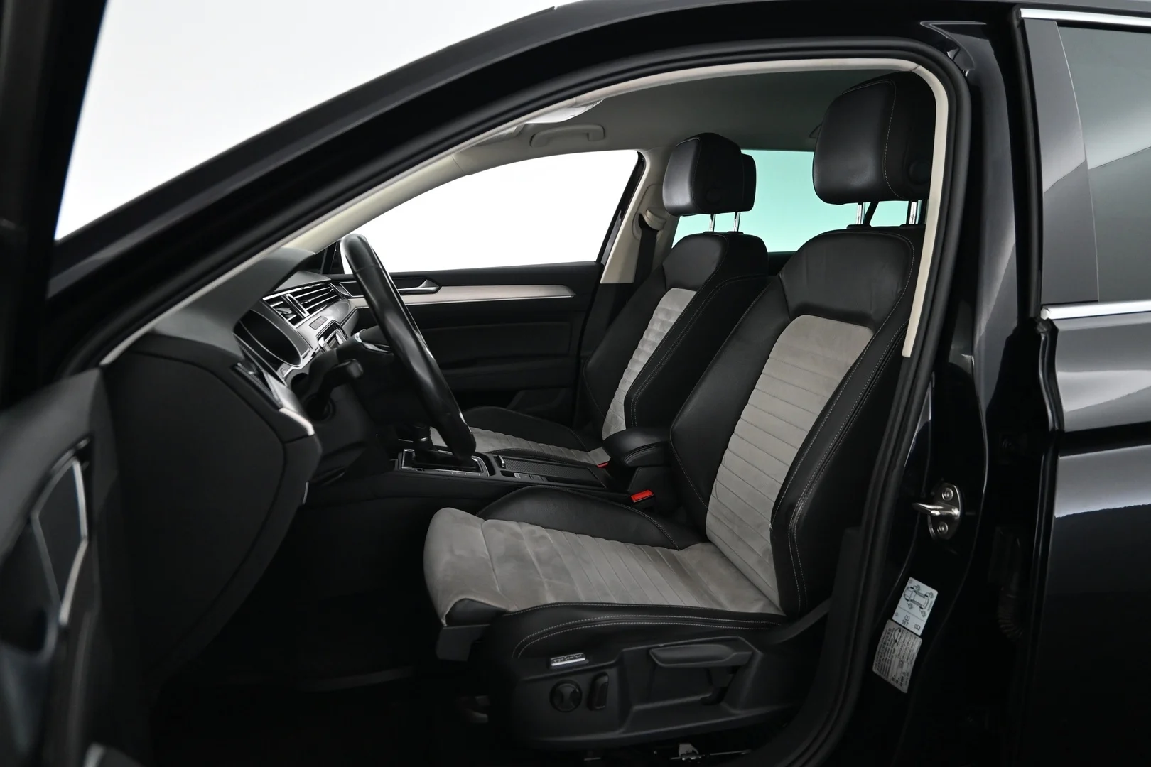 Car Image - 6MhTJwoUMS6uhFL42HT9AQ