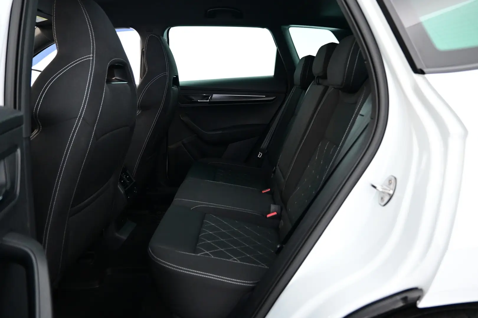 Car Image - 6MJEUnm5psjDlEzOdW3lWE