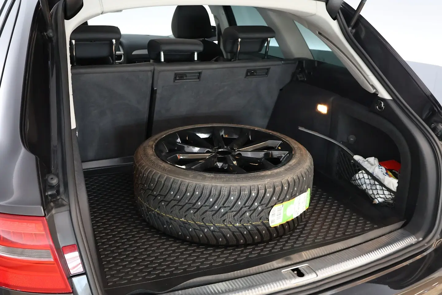 Car Image - 7HzJIOJfSh5kYWFG3XE5Kp