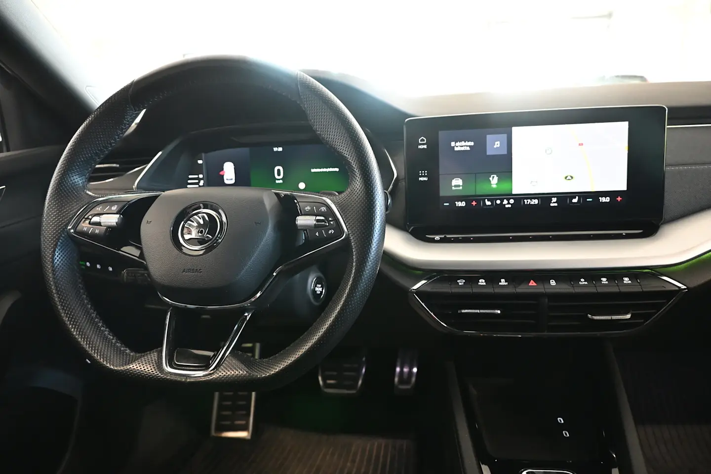 Car Image - 4uTzdyM1ijrcQnkGdFaJ33