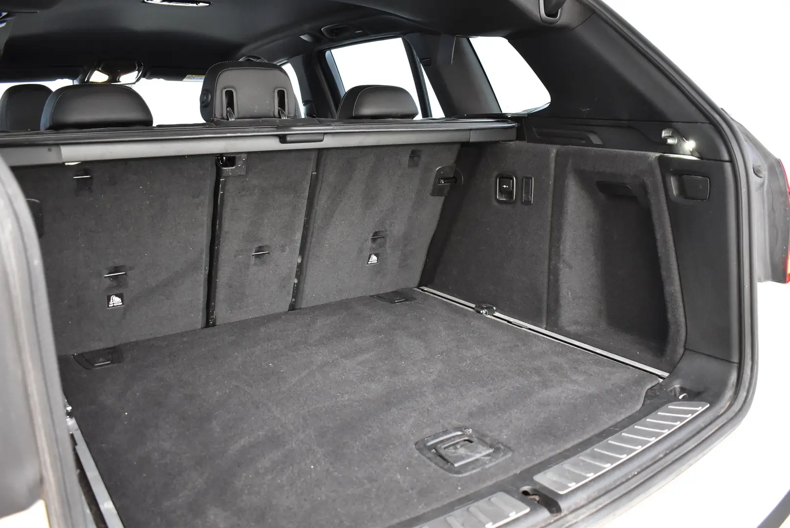 Car Image - 4j7Z54j4EcMk0l6JY7LTFq