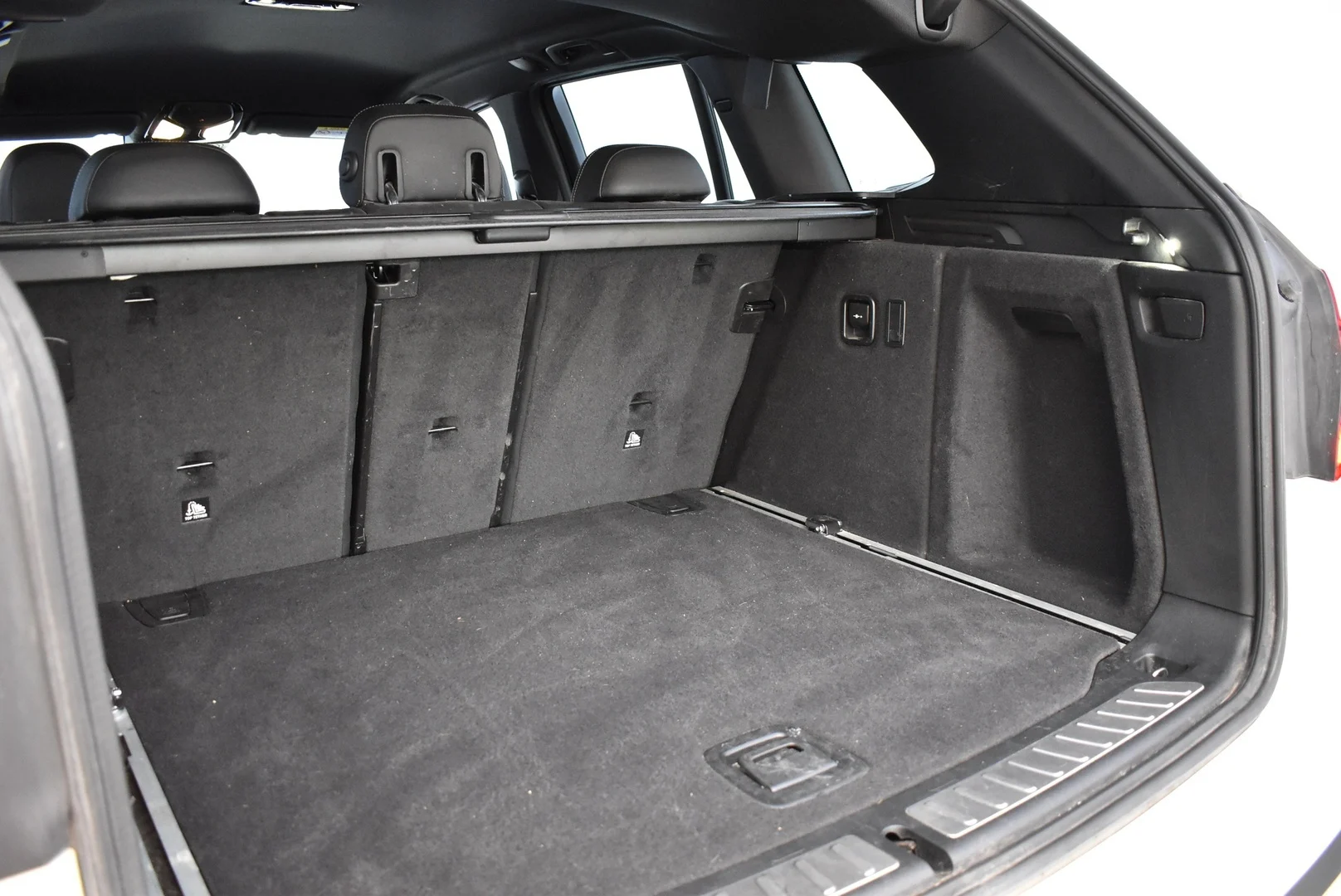 Car Image - 4j7Z54j4EcMk0l6JY7LTFq