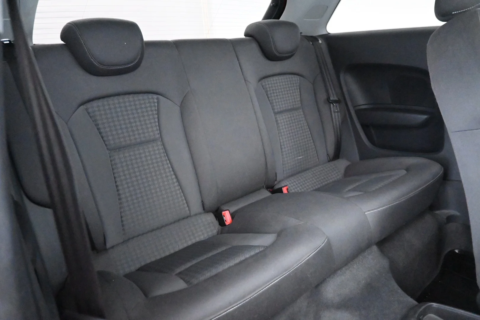 Car Image - 3ybquRTLX2IHJWzVp8mDhz