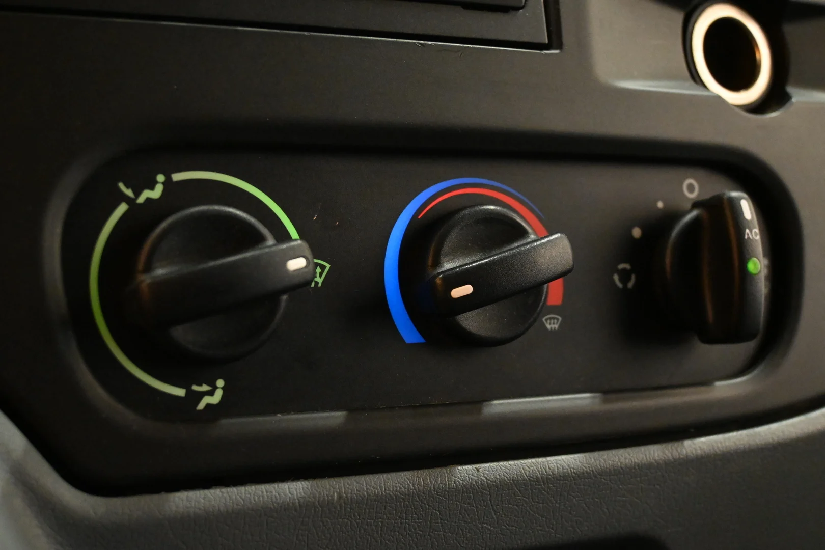Car Image - 3A0r40T7KfcoqYMOGpaFvo