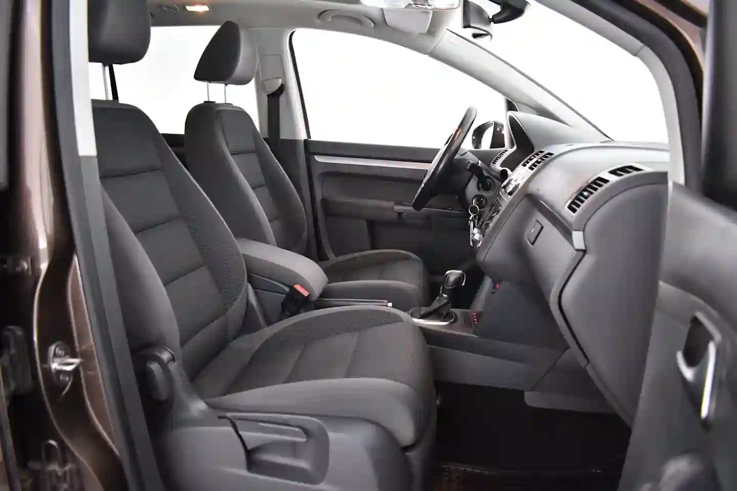 Car Image - 4nSPRrwj5JGnc6v37TbOy4