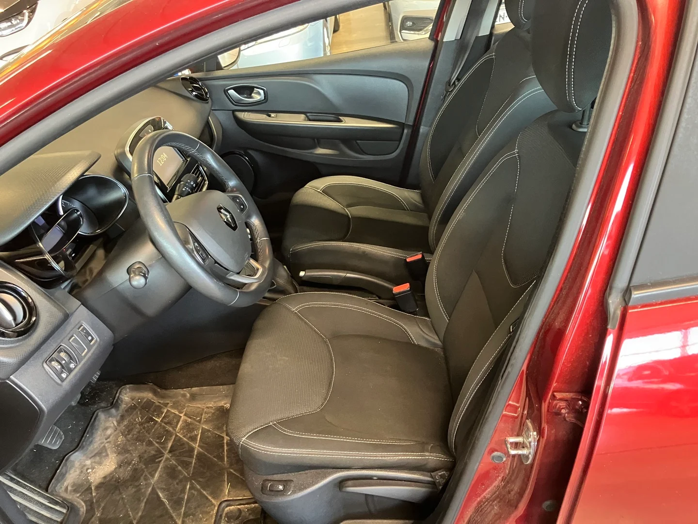 Car Image - 7MB7G3SgVxAFGsbZpMgkjl