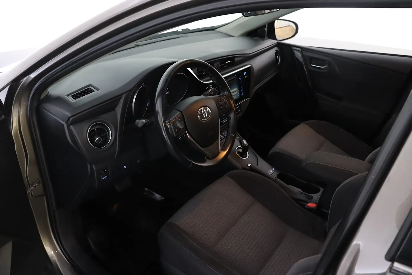 Car Image - 4gf8S9zB5w0QzuFN1njZpk