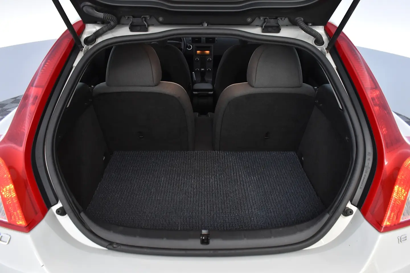Car Image - cjaL5d8EdaRo0SfDm6rrr