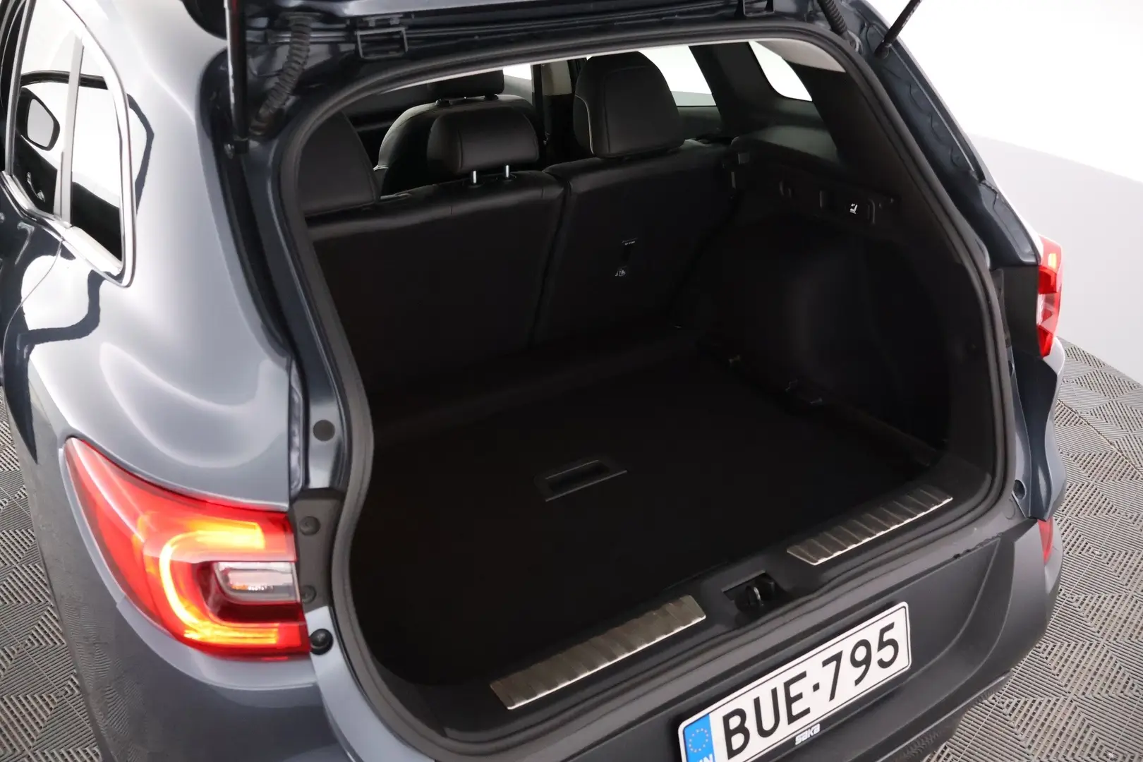 Car Image - 7gNPqmdEvCSMk00Xb3lSUl