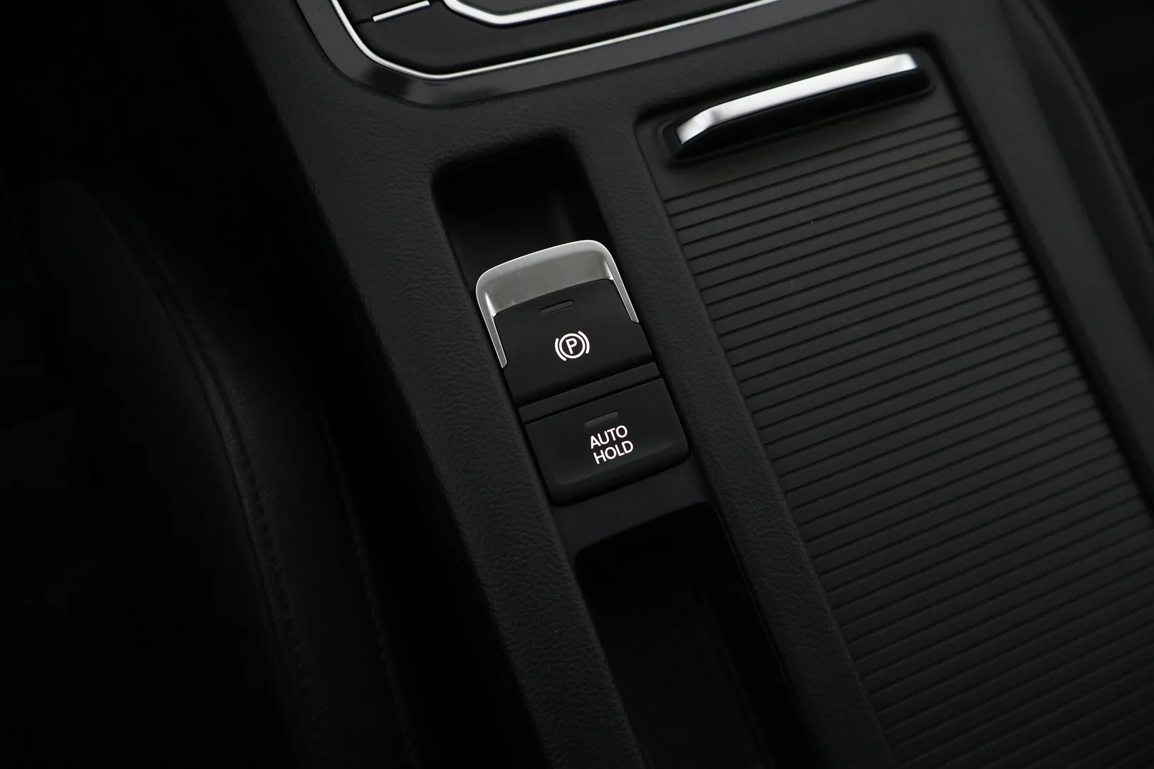 Car Image - NSDo8DdjIv3gfDPjlqTh9