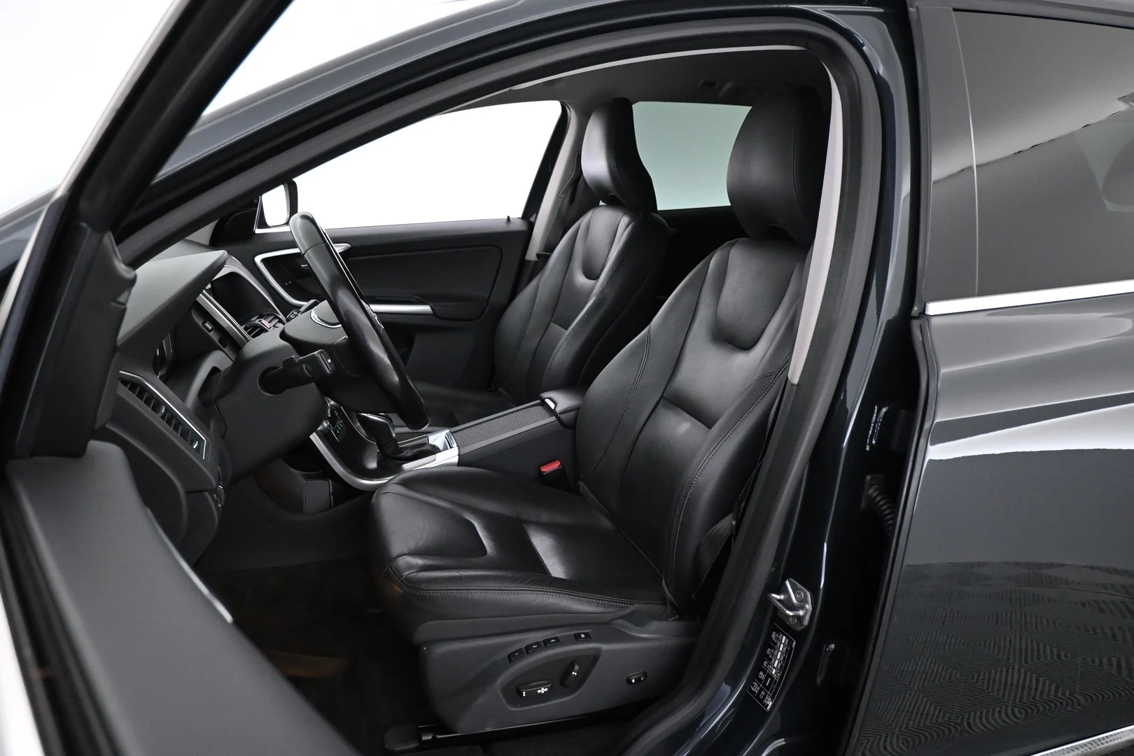 Car Image - 7upItpT9DBhj8LJSraA9XY