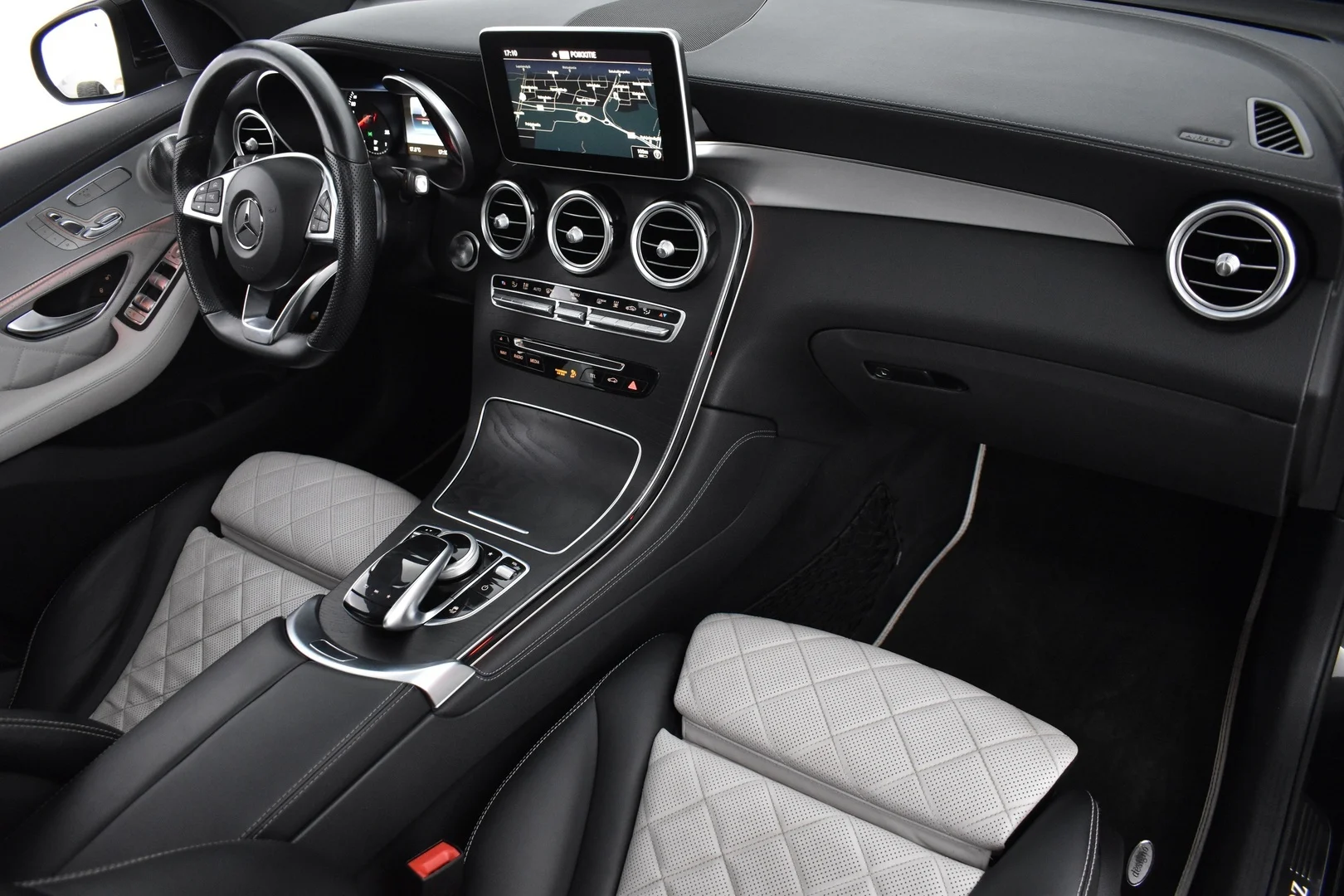 Car Image - 2kG9kUyFWZdt8Q61Ht7deN