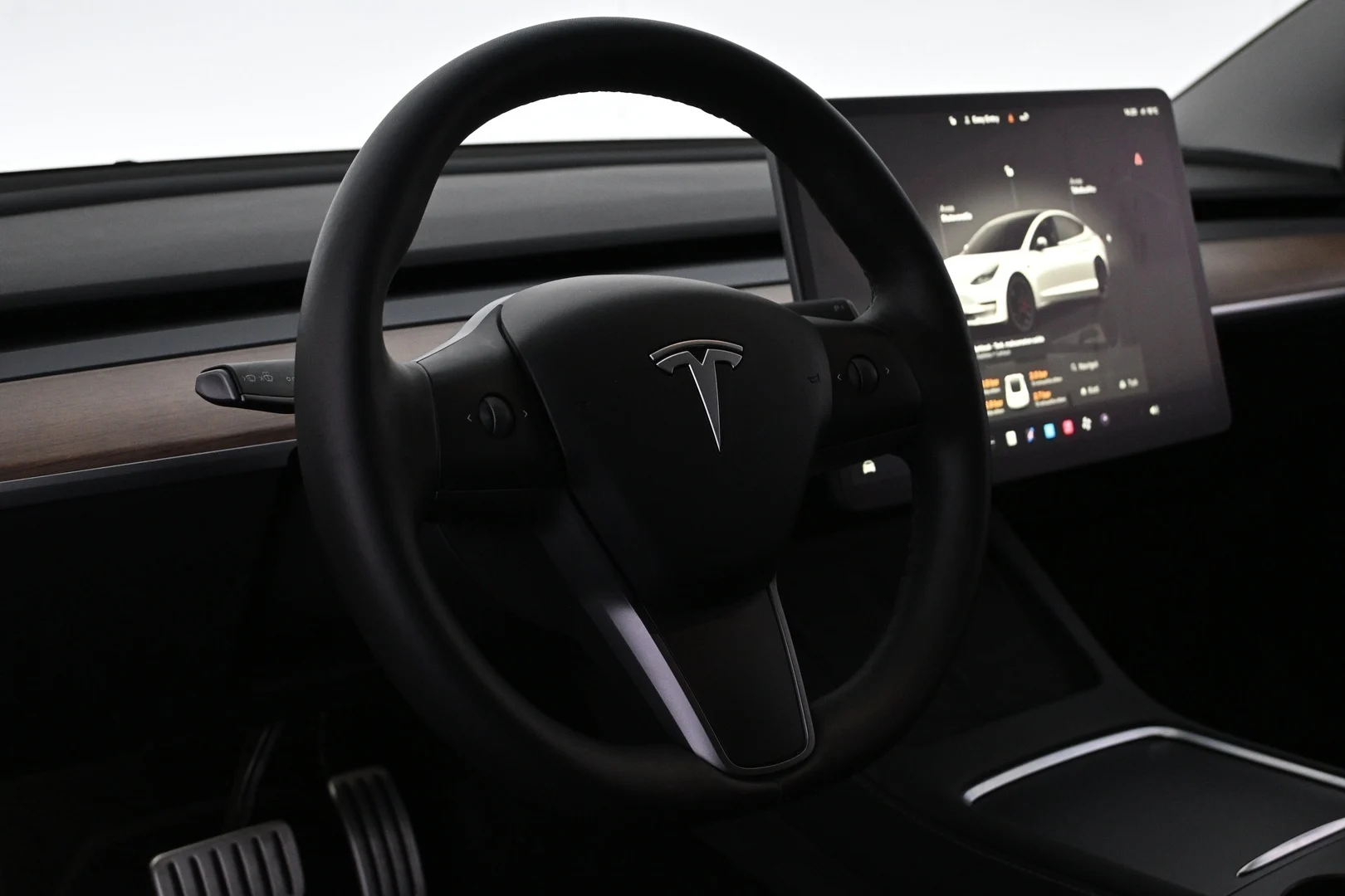 Car Image - Gr0PiJV5NPVNfdk0Cg6DO