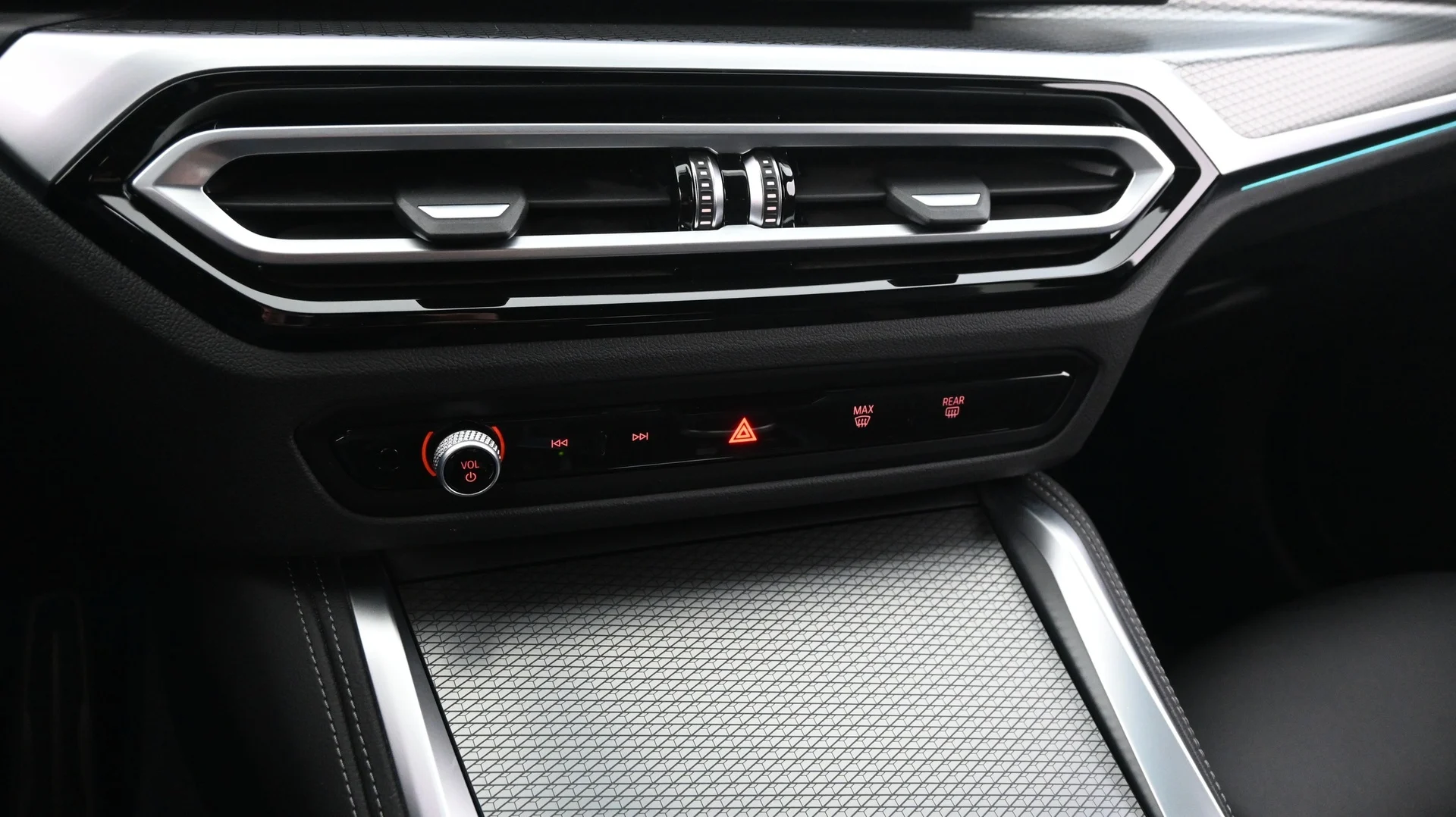 Car Image - 66OtdnNyVNUeOIpcVy0j02