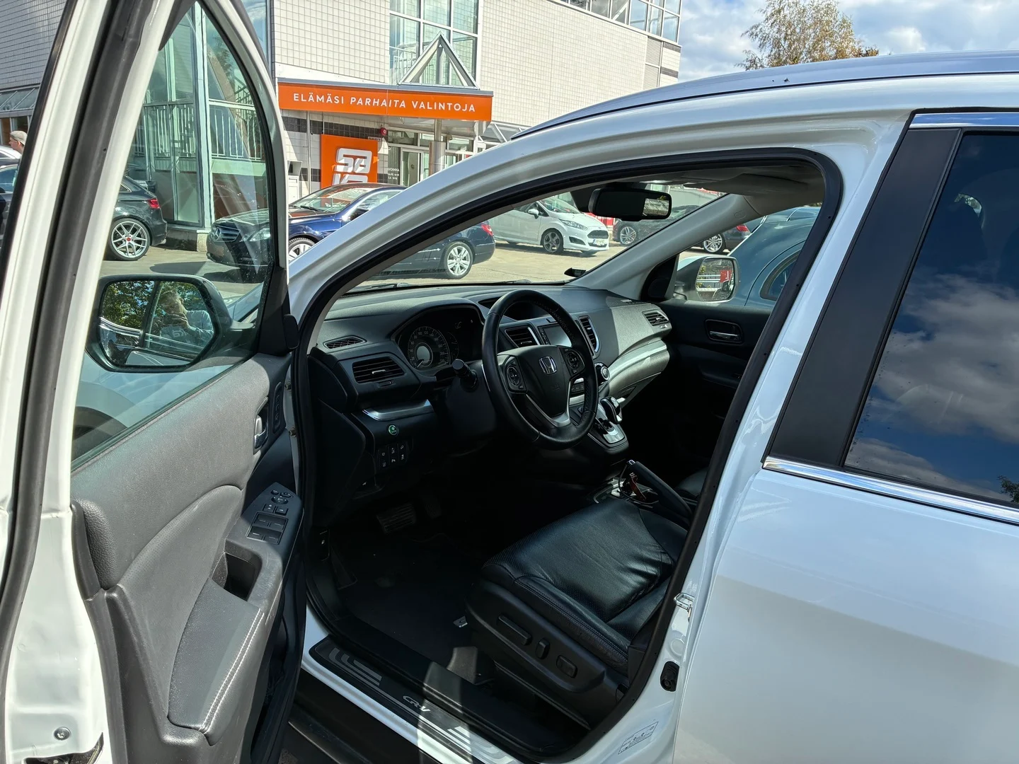 Car Image - 5Y5lTHat7NczN4PebrE00g