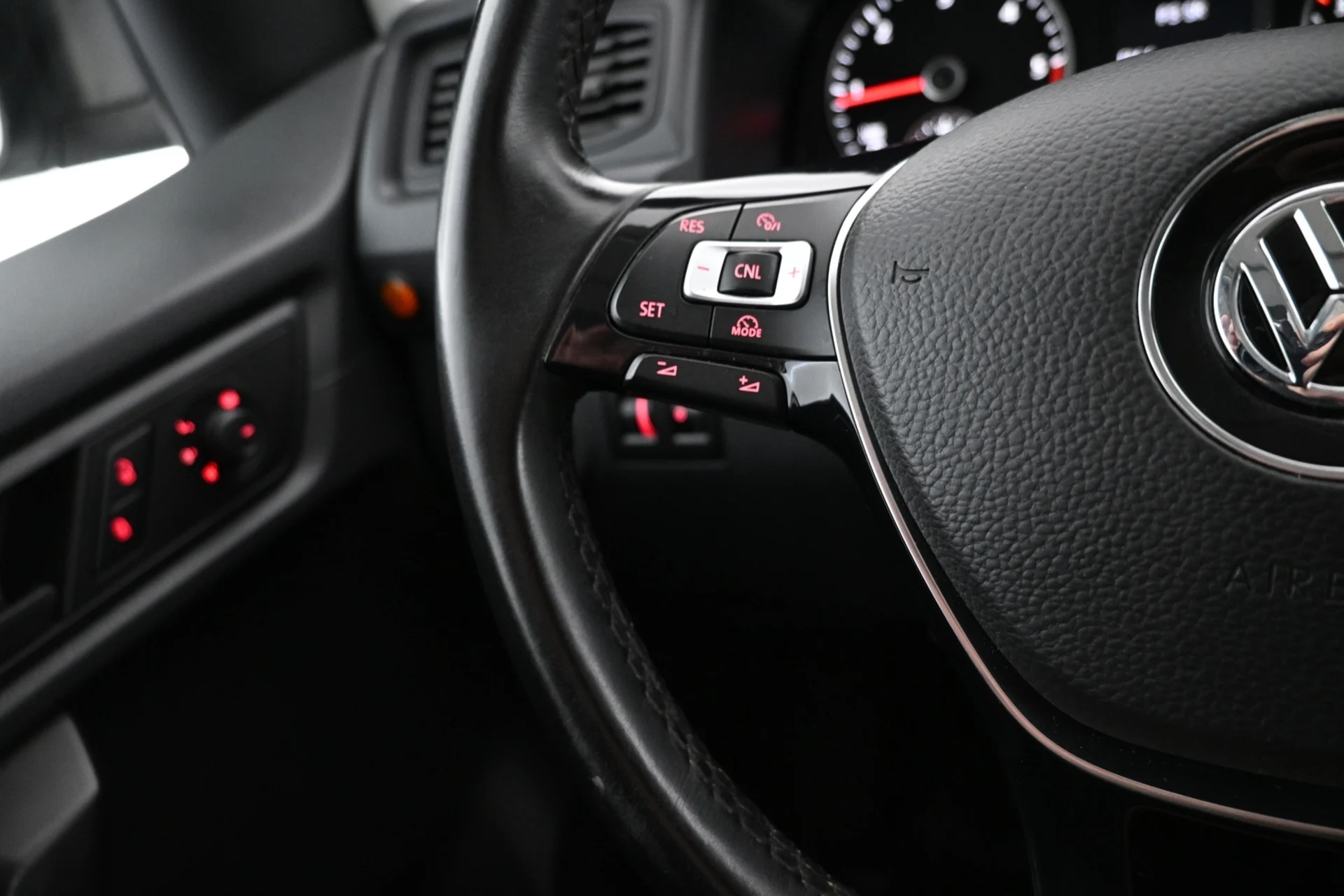 Car Image - 1LmZHb8KYxfqisIl20luKE