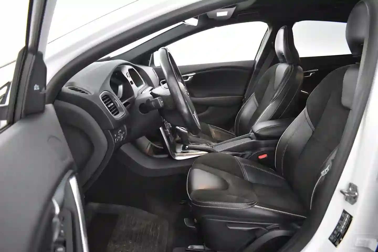 Car Image - ACpPtc6eSuzSezPypMKgg