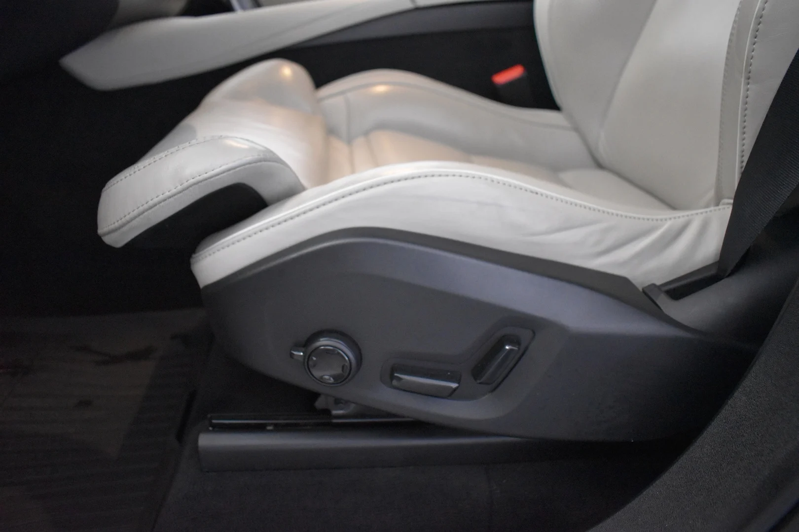 Car Image - 2kVYfXq4ZiV5Uv8AVRnaGf