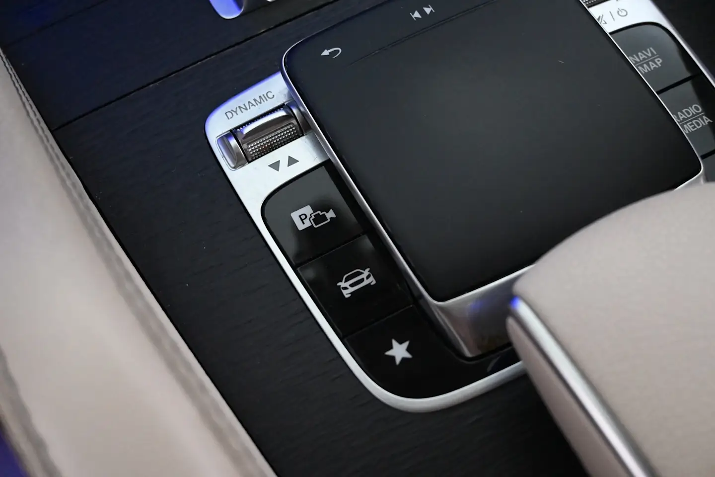 Car Image - 2Ii9moRLNbPzv5dqIkkX6B