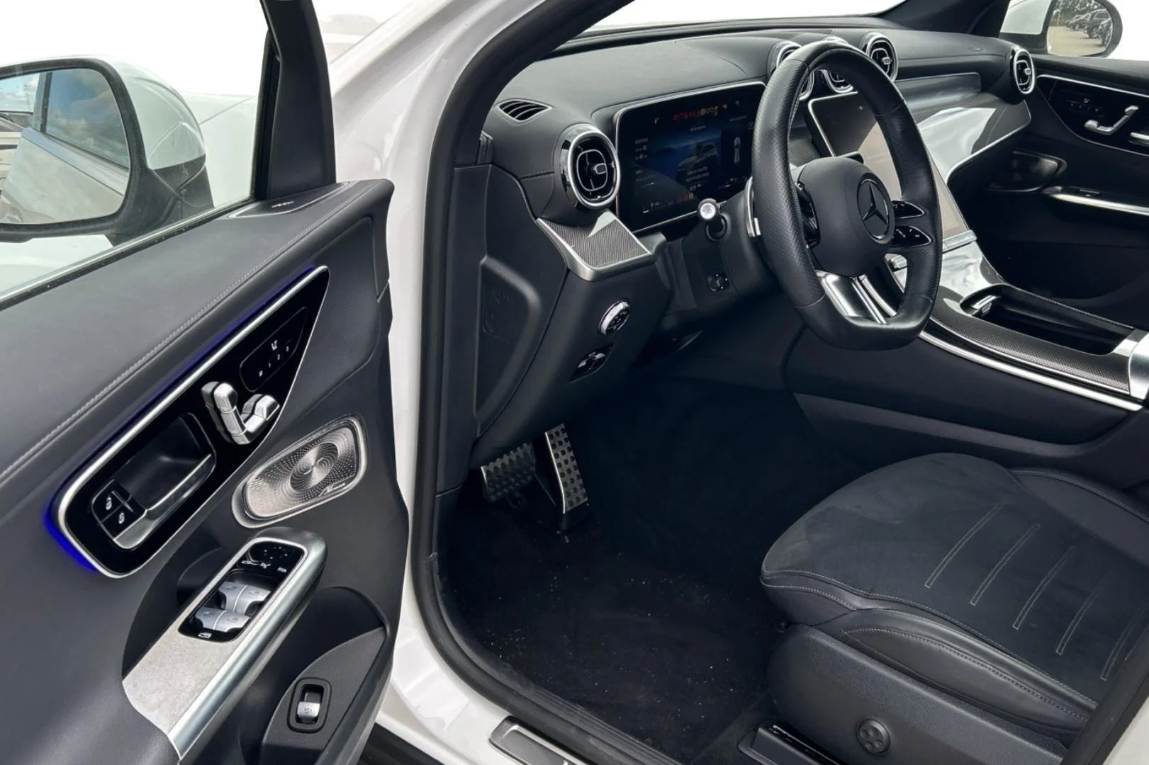 Car Image - 2zDqqV6YekdoMqML3Scmnz