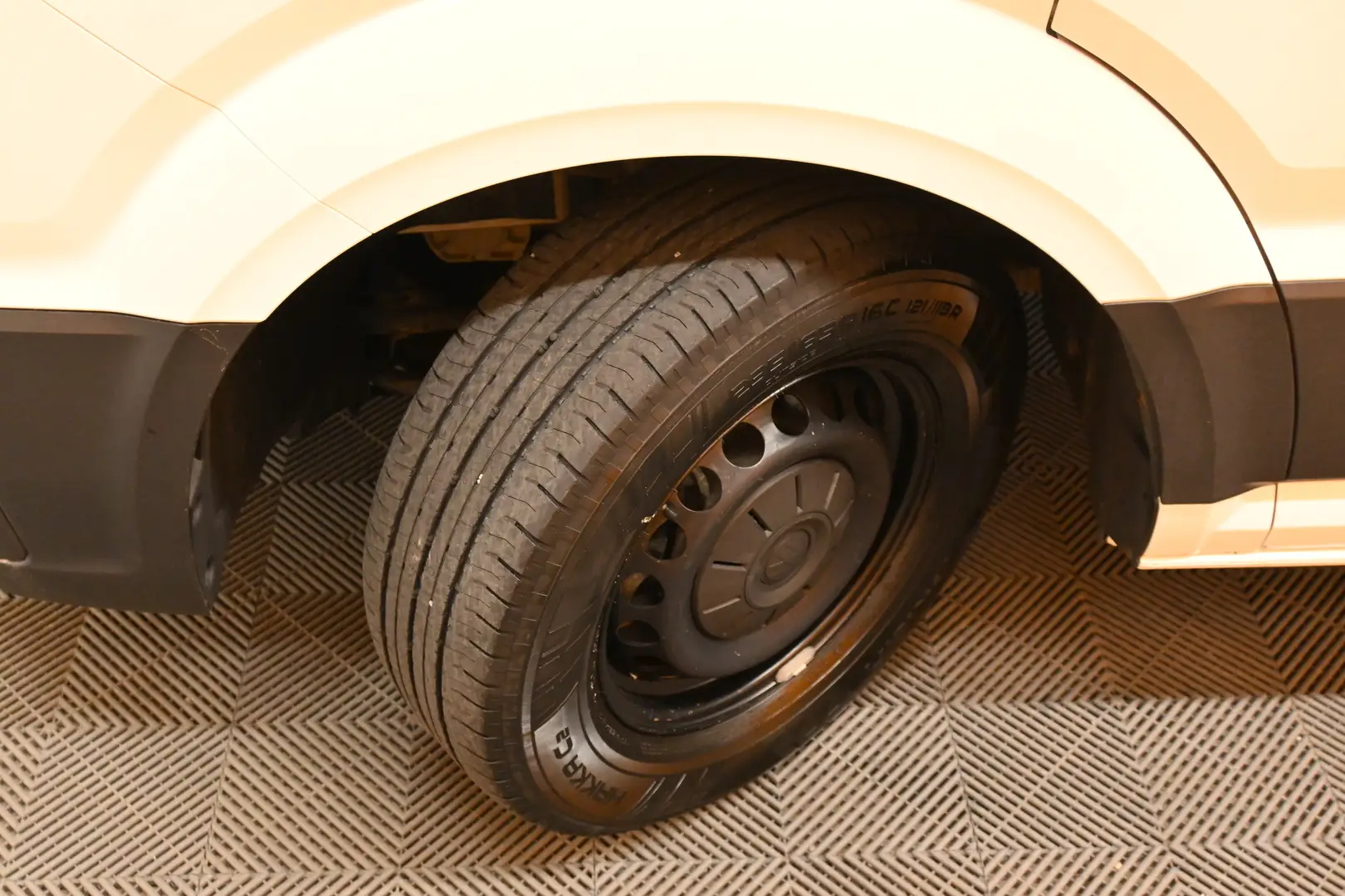 Car Image - 2mHVyWxotyuWy5bZ4BLs4a
