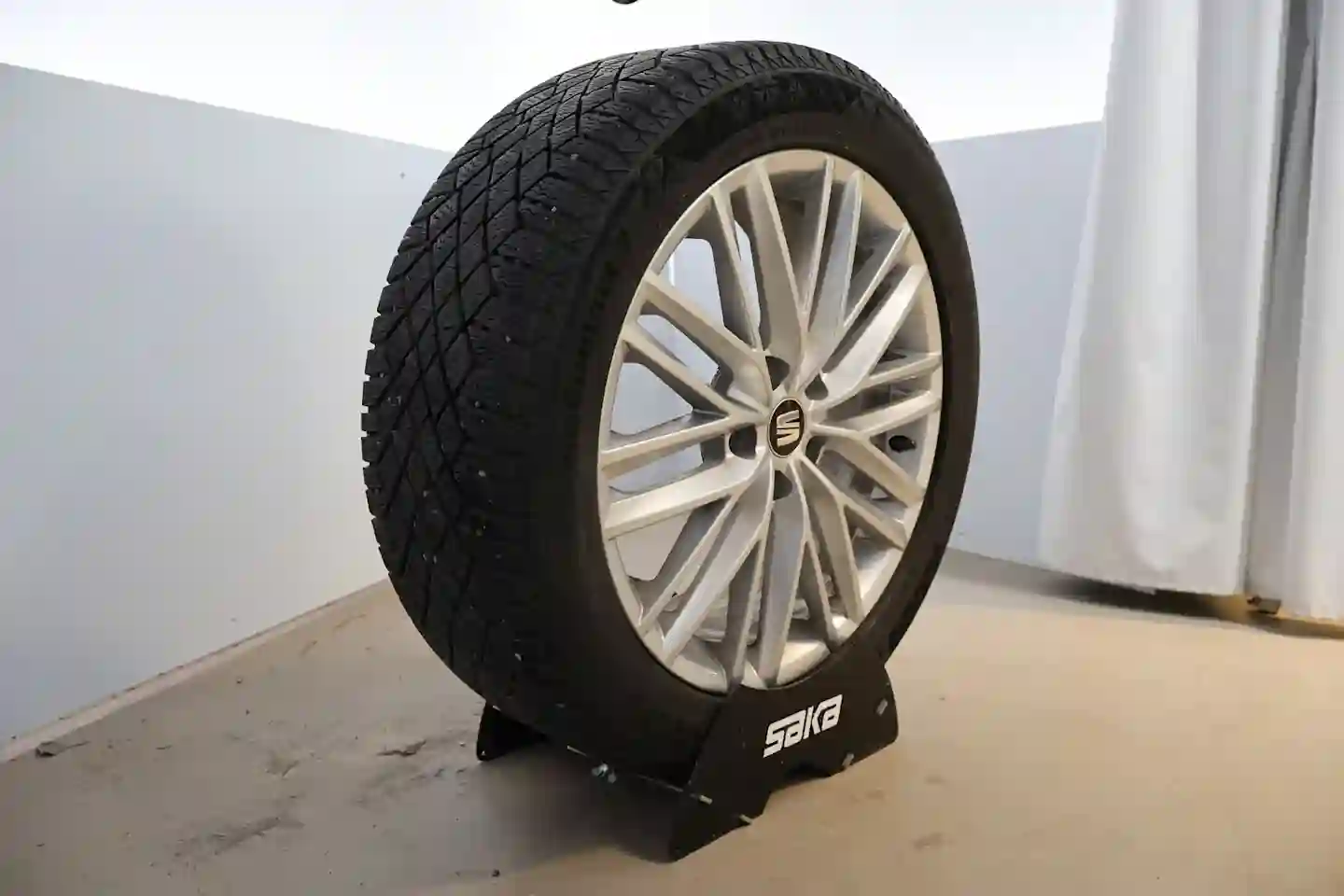 Car Image - 2IDL9CaAIrZQ7dg9oBM20G
