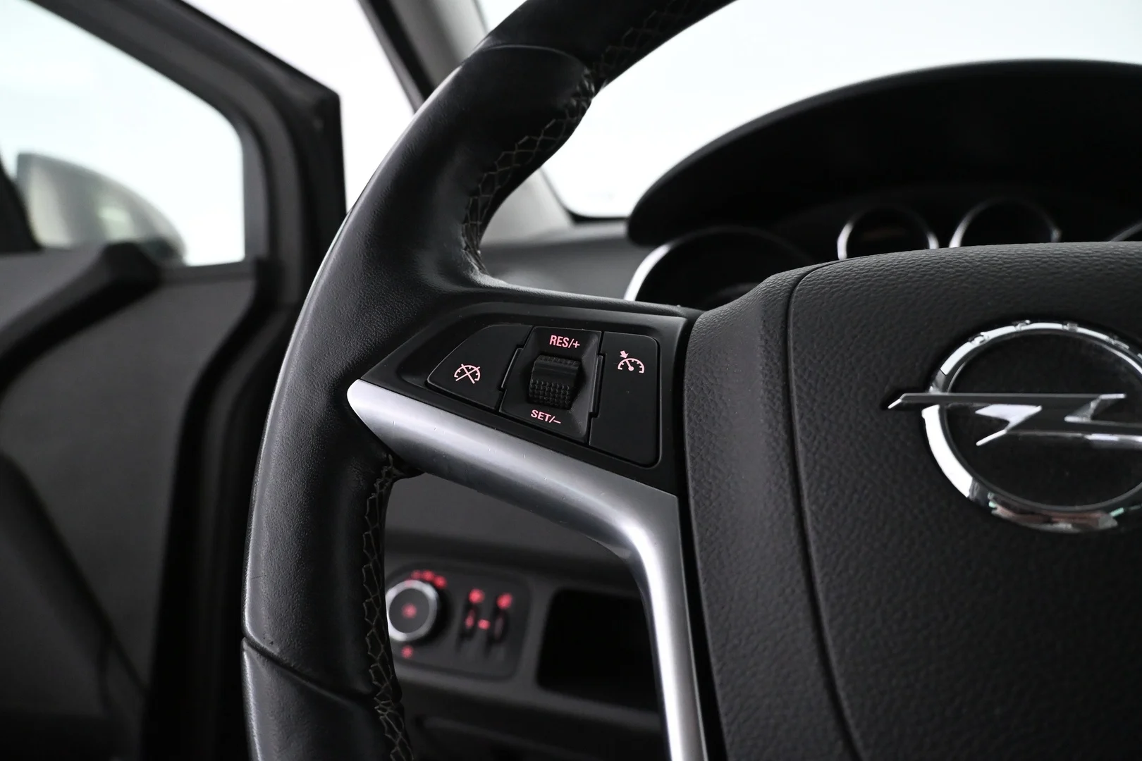 Car Image - 3ErD7zzcaAIS8fYoZ8IV4r