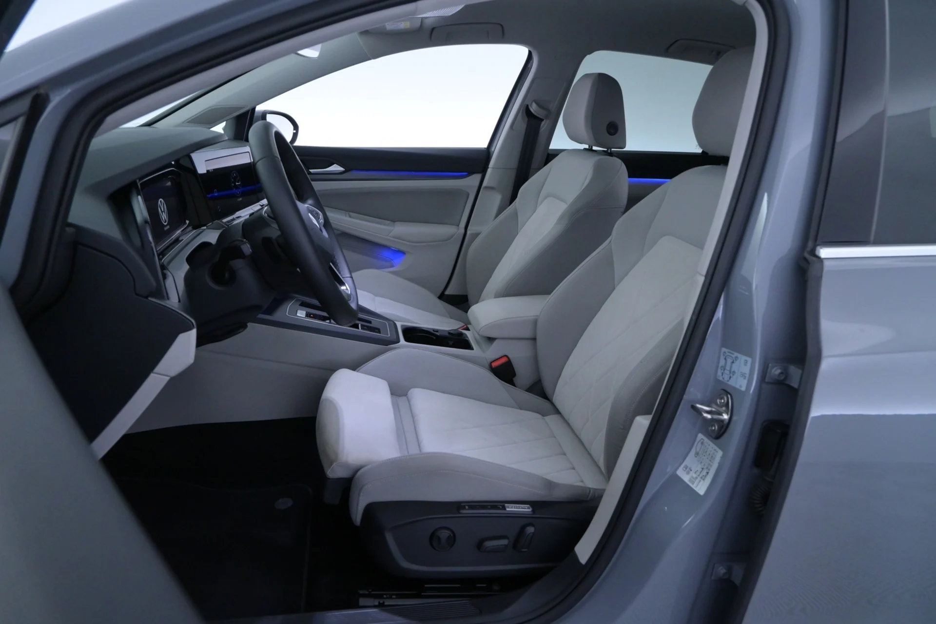 Car Image - 16uVDu3JnCeMyEd1AKSDve