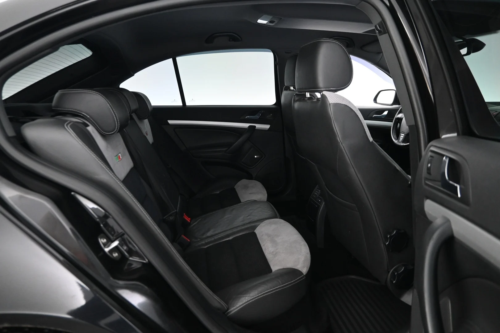 Car Image - QW5s2aY97t4lU6Miu5Vzc