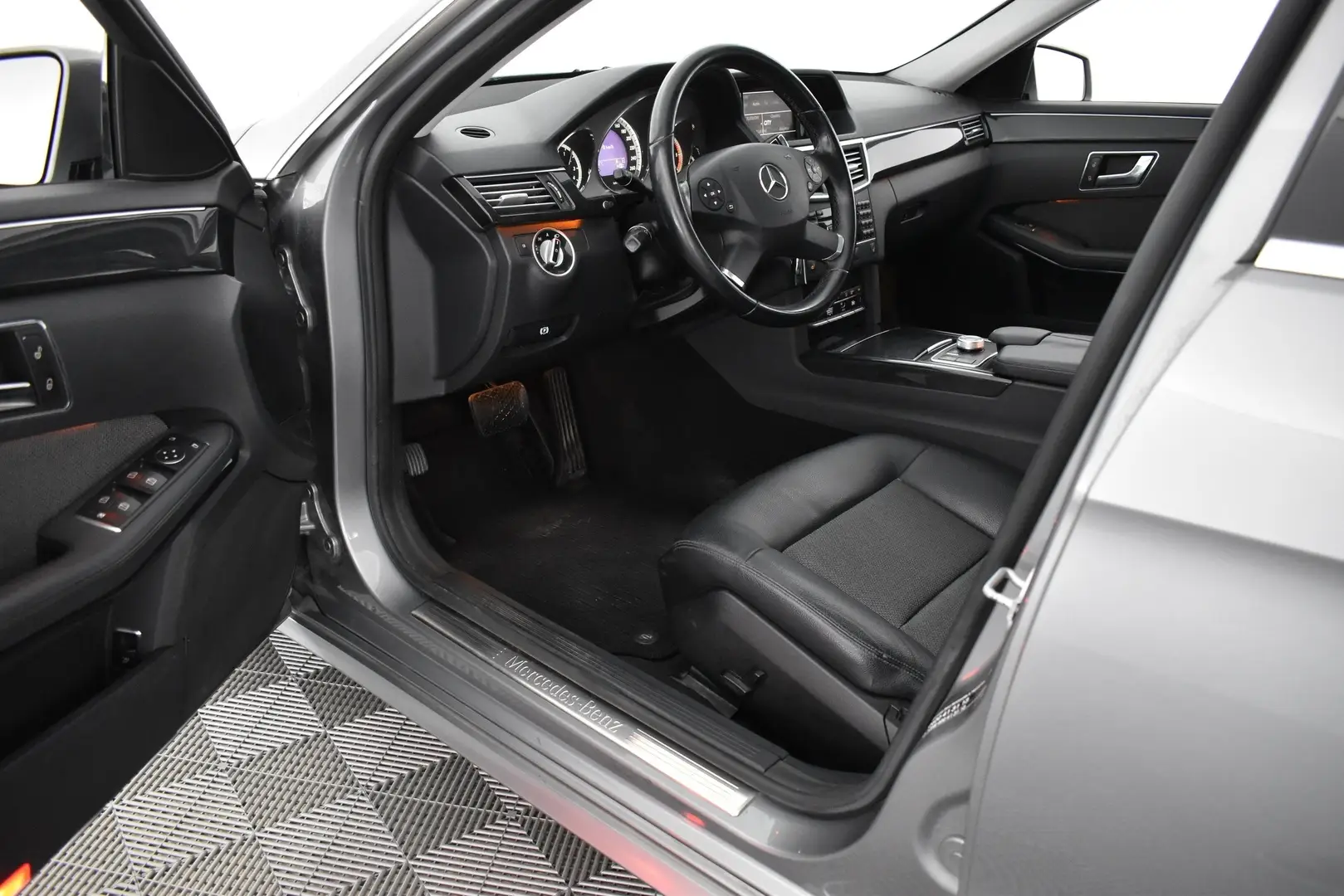 Car Image - 49Q7n0DGQaDk9OgkAkIR8x