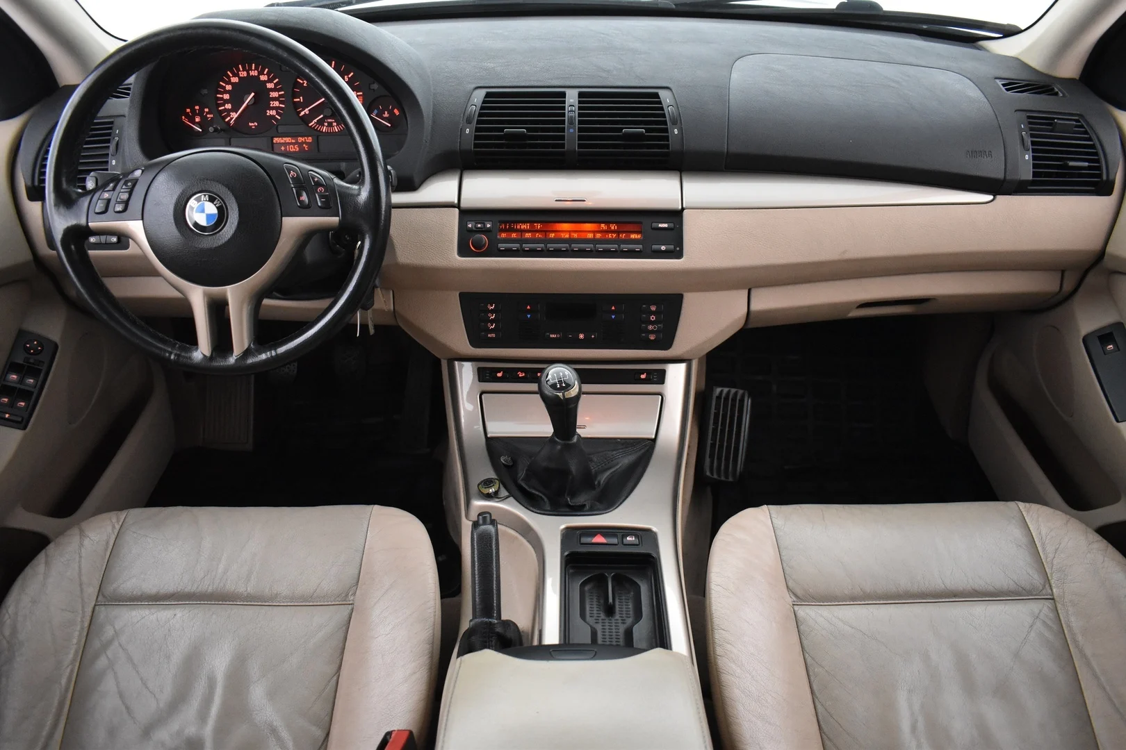 Car Image - qJJAbVsUSFxpIl1uqEHyS