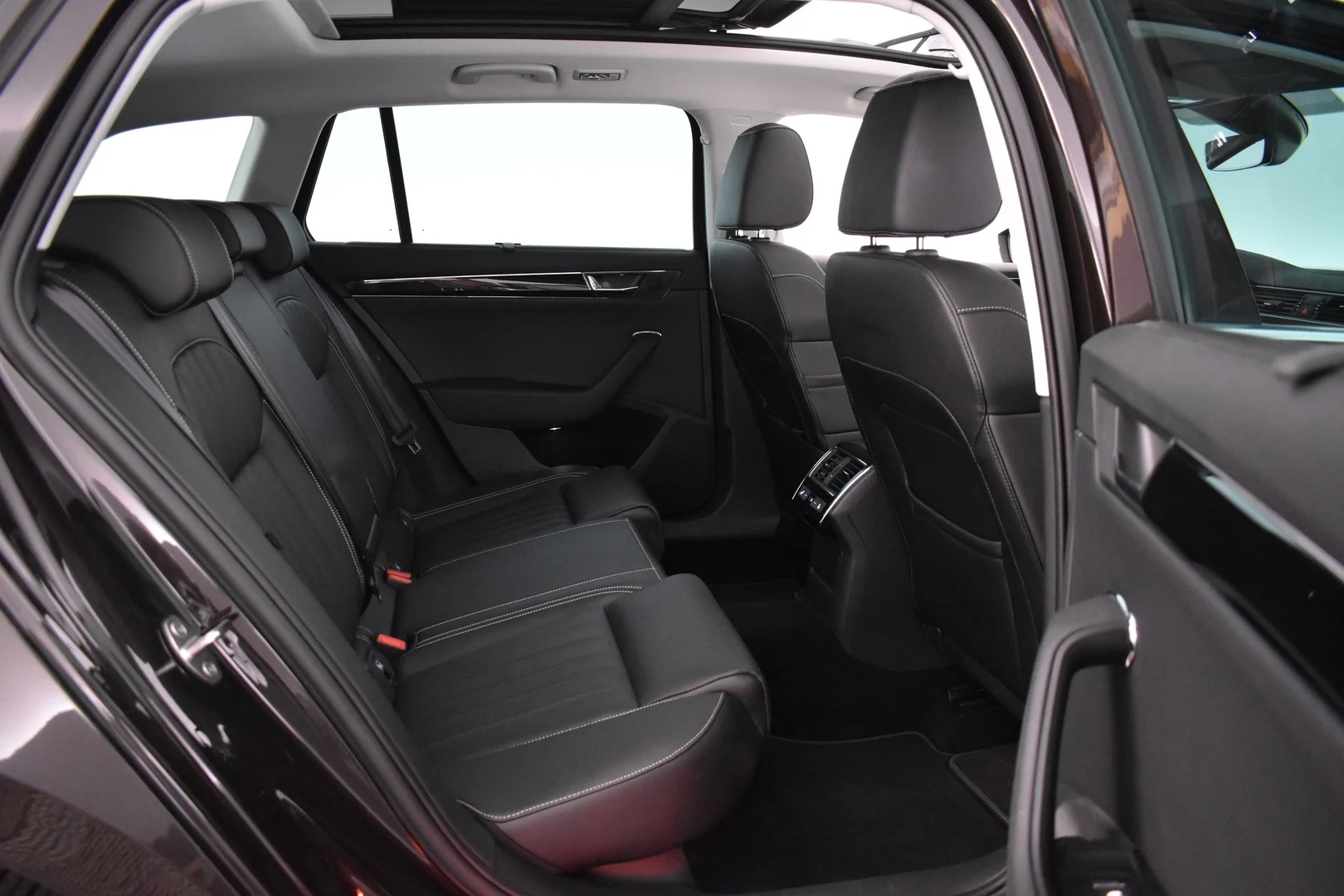 Car Image - 7CEwffoDRtcnlLTS1xLhfl