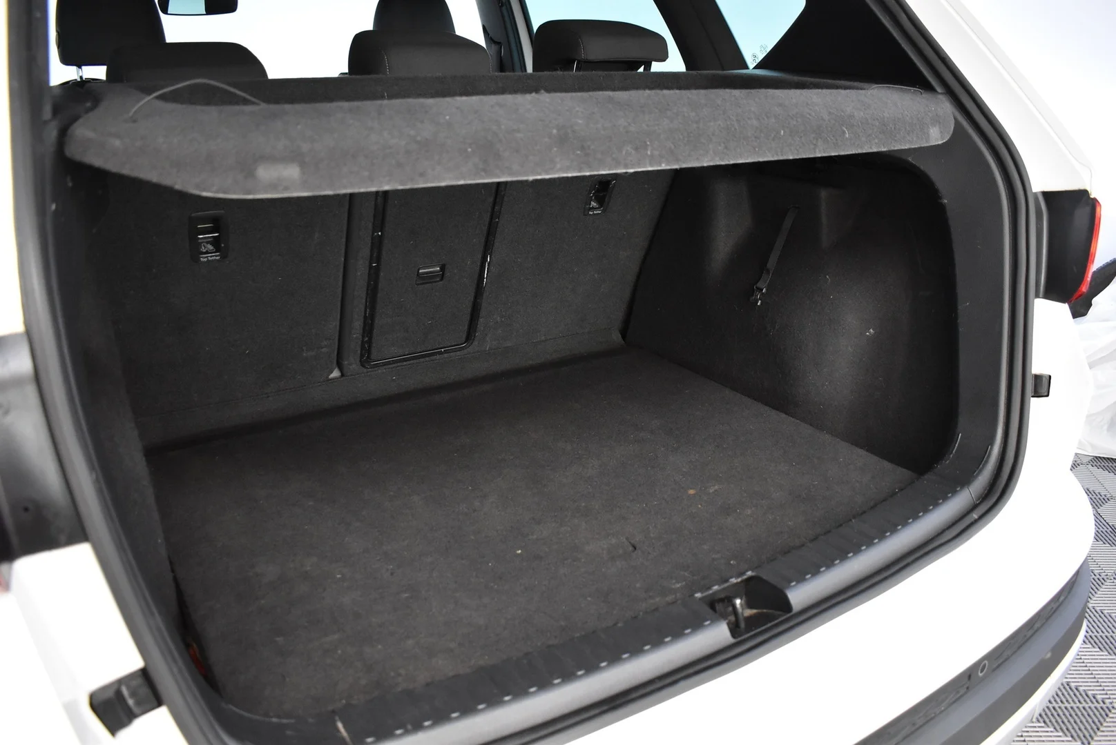 Car Image - 3B9nX9EcaVxU2ZPgLYl0Nb