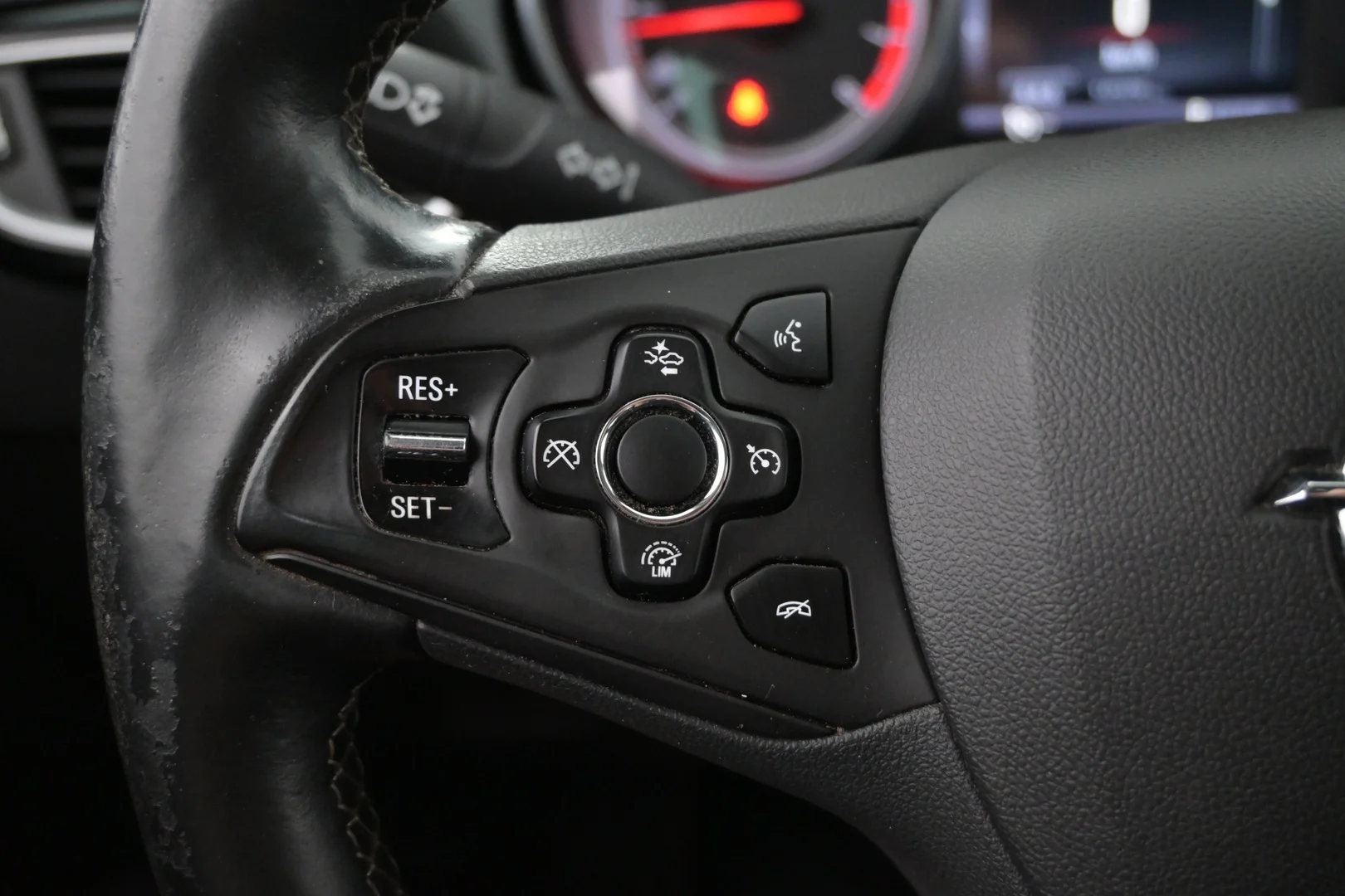Car Image - rWY4bQcUAwrS8ythy5s2q