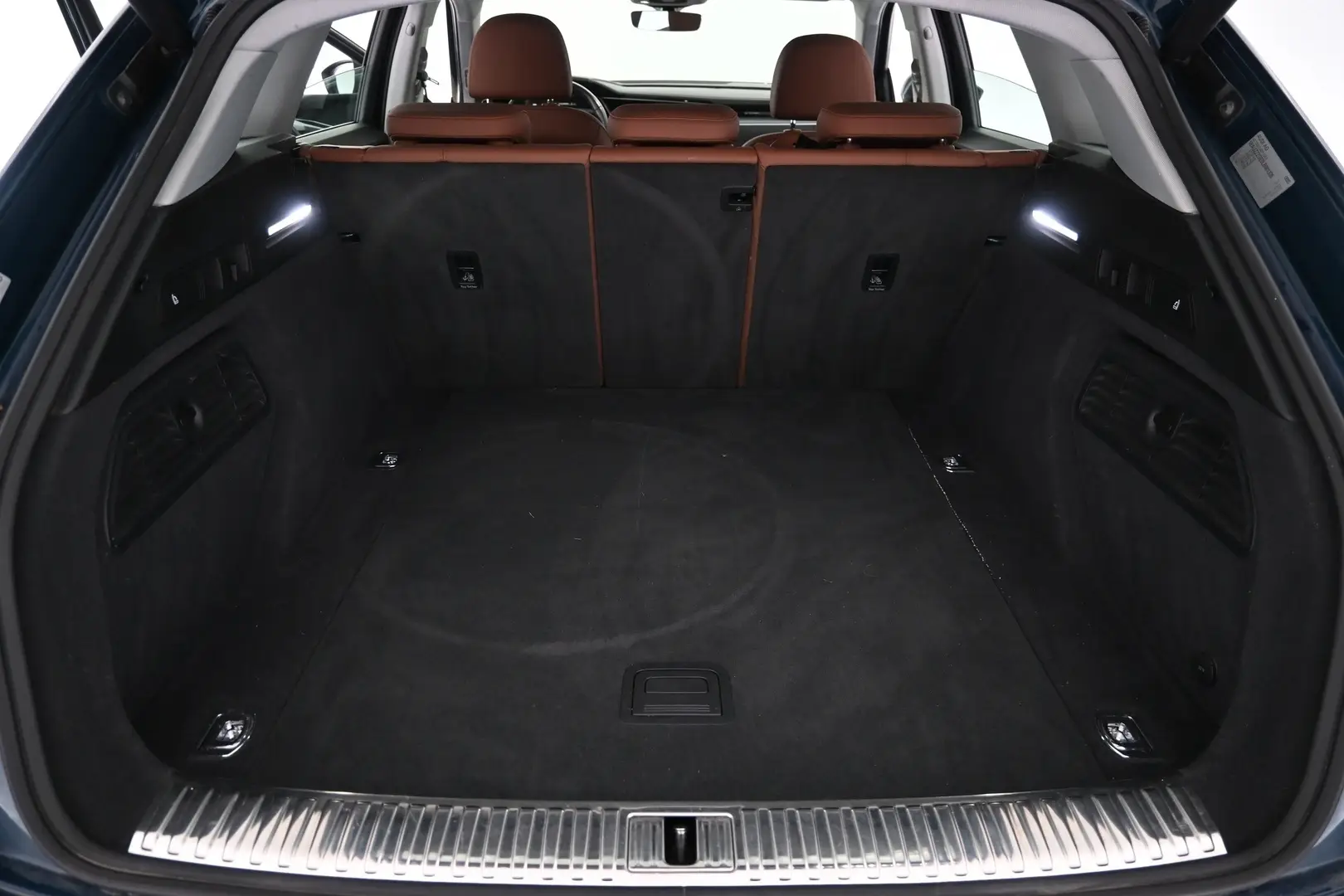 Car Image - 6sb4BRXbpvd8qG8jsCzcry