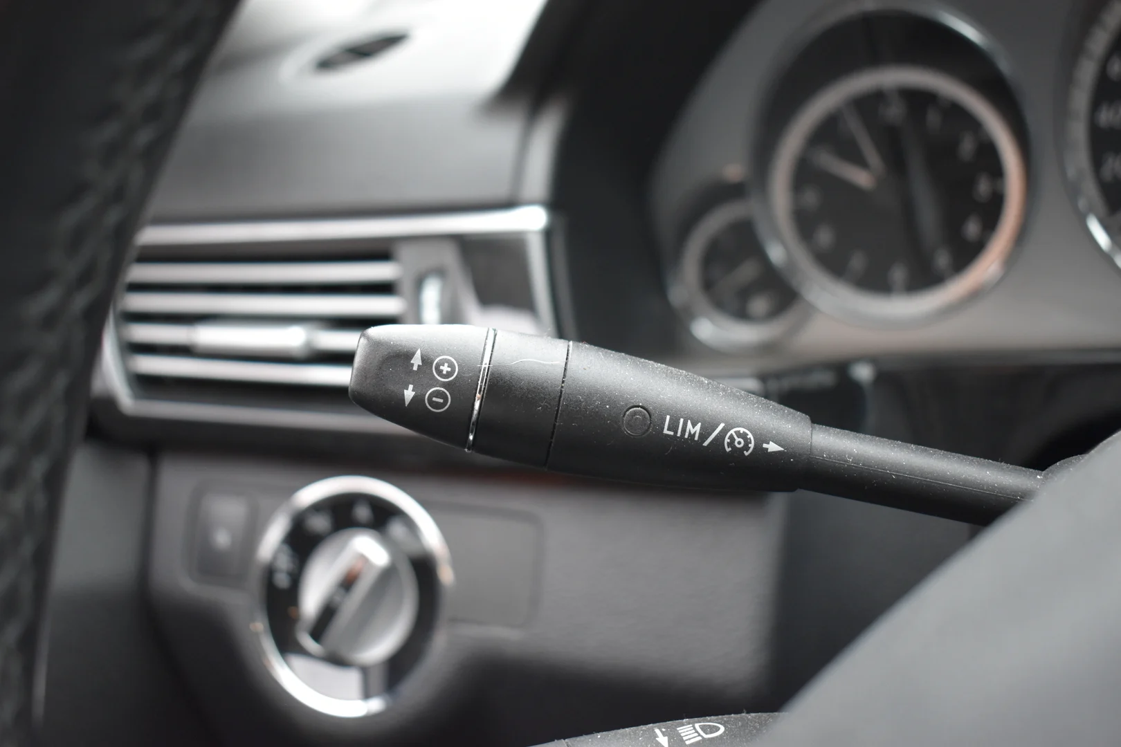 Car Image - 1OMPrcmFA8BrbHAQNy2iia