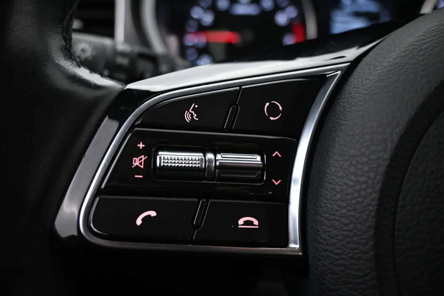 Car Image - 4dTVr2cbJpVi4IwUalf8cX