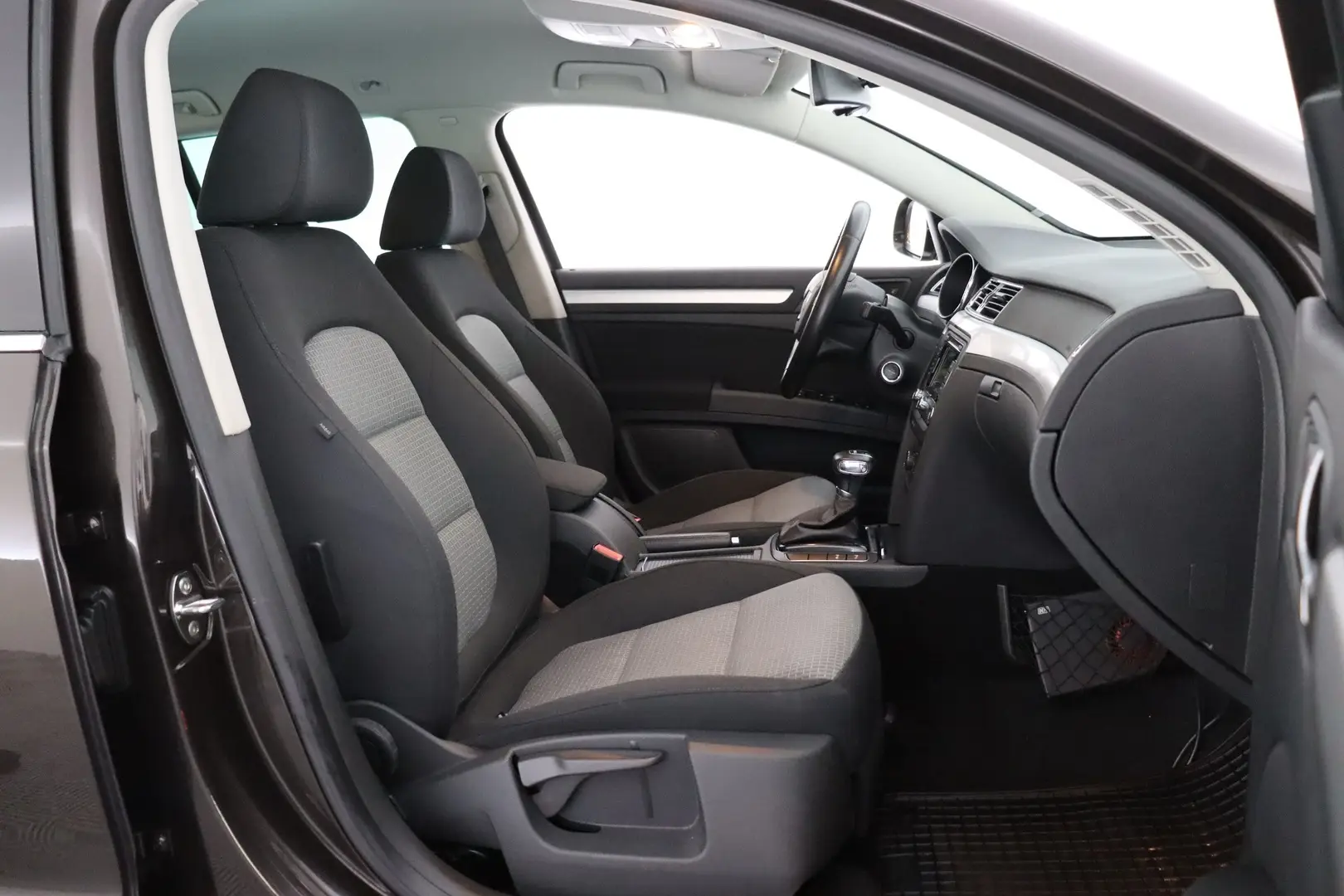 Car Image - 4TfQTTbJQgDfSDqHgutIxA