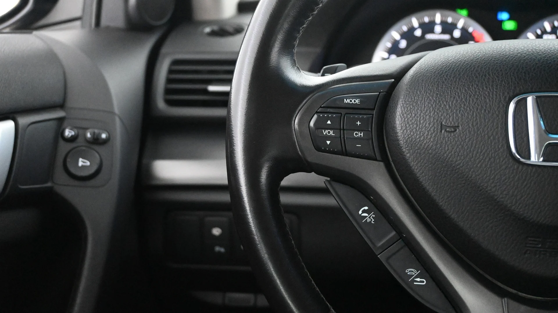 Car Image - 74IveyGH7UglbAktB2UbSV