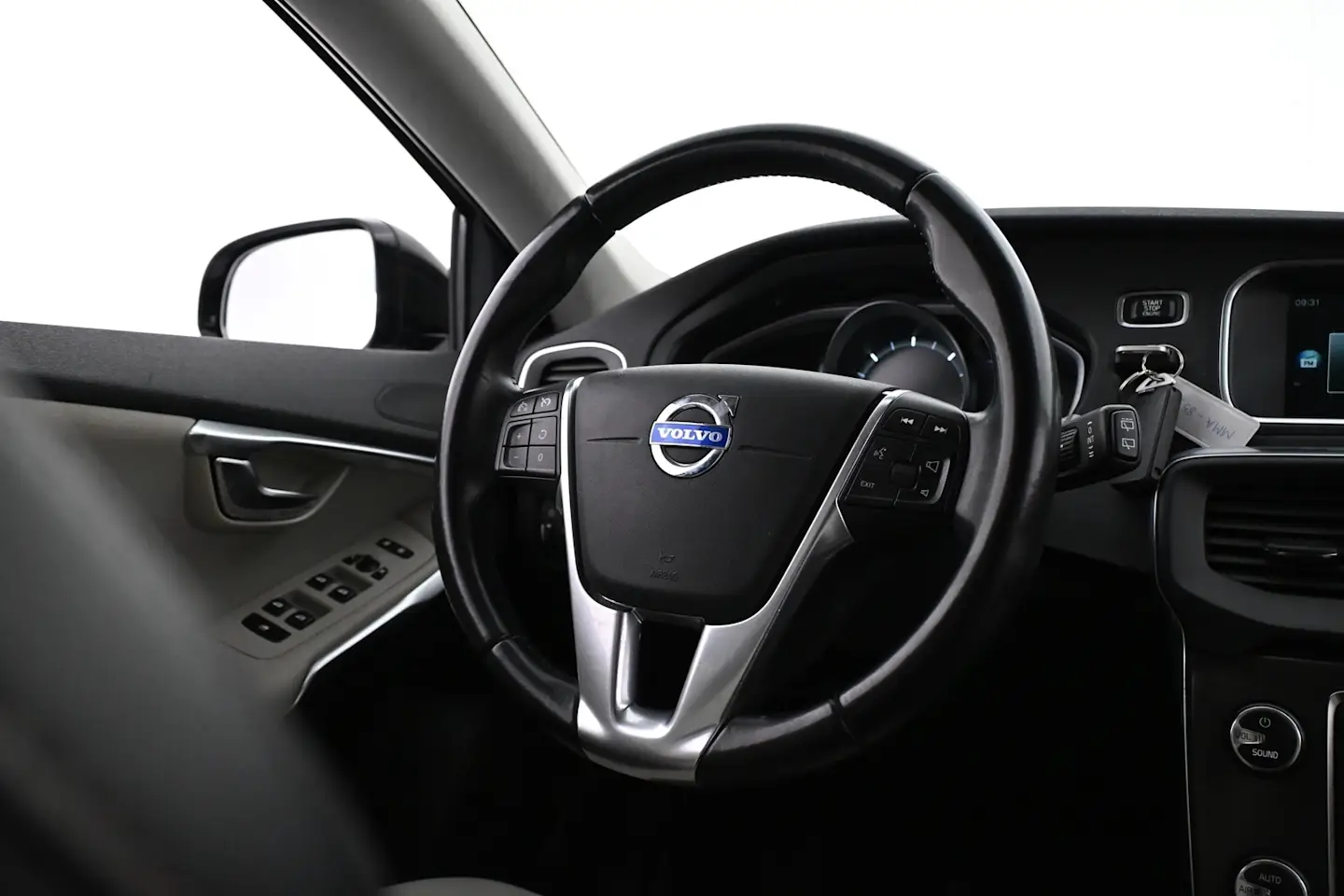 Car Image - xpyeLHHjzyQDfsvrv81JH