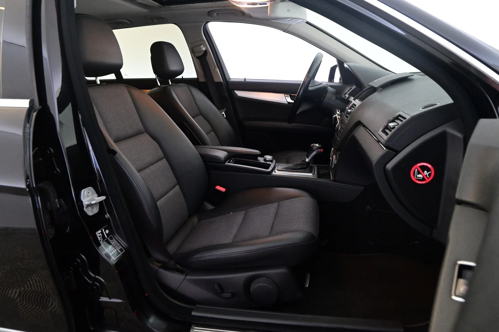 Car Image - FfJg25b9Xiv3dwdtf8XGD